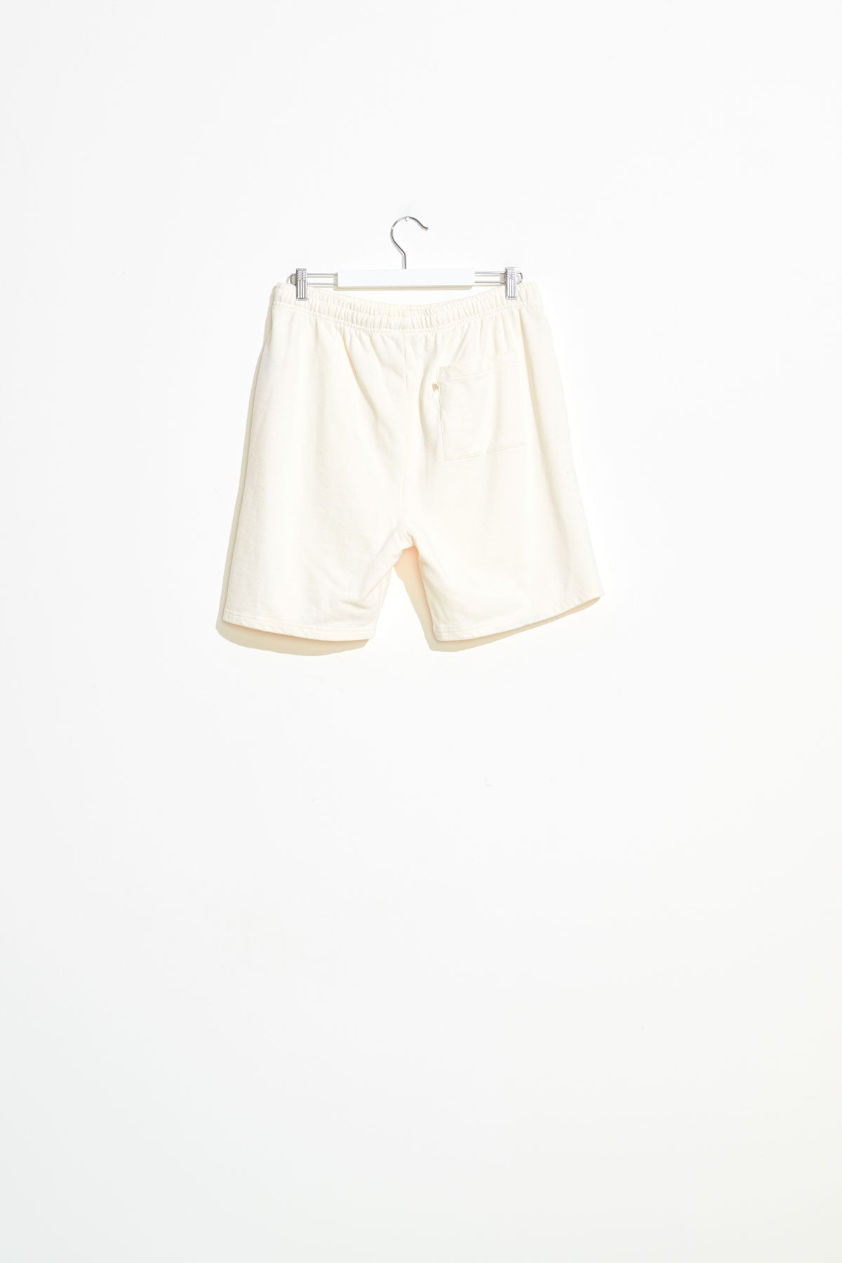 MT031613_PIGTHRWHT_2_fbk7lr_1683076152